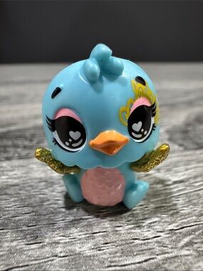 Hatchimals | CollEGGtibles Spring Bouquet: Blue Spring Chickchaff - Mini Figure